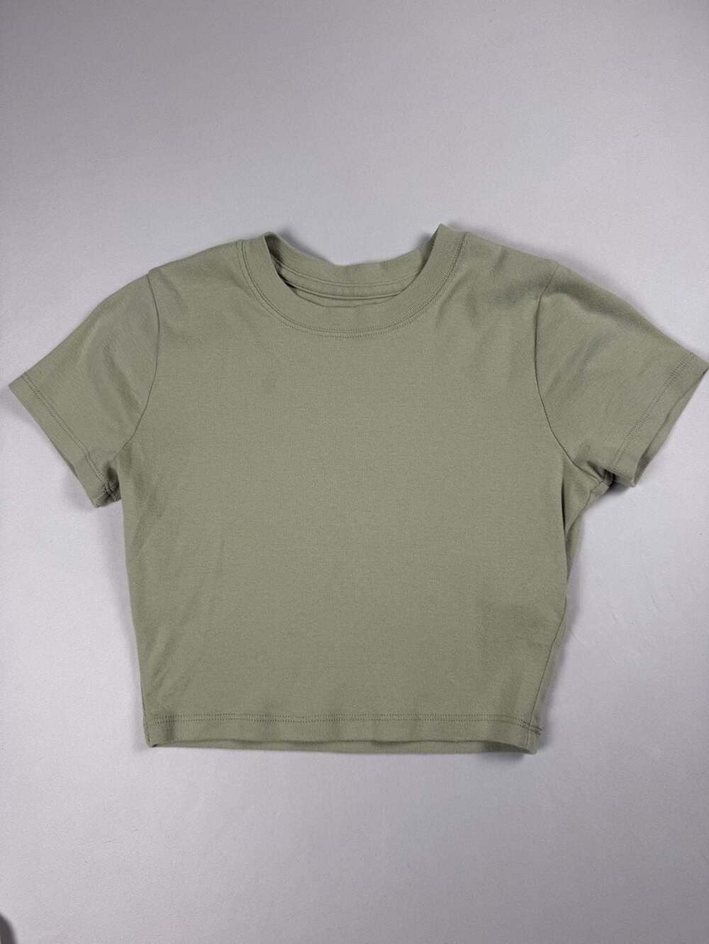 Hollister Crop Top Bundle | 3 Women’s Size Small Tops | Short Fit | Casual Basic - Picture 5 of 10